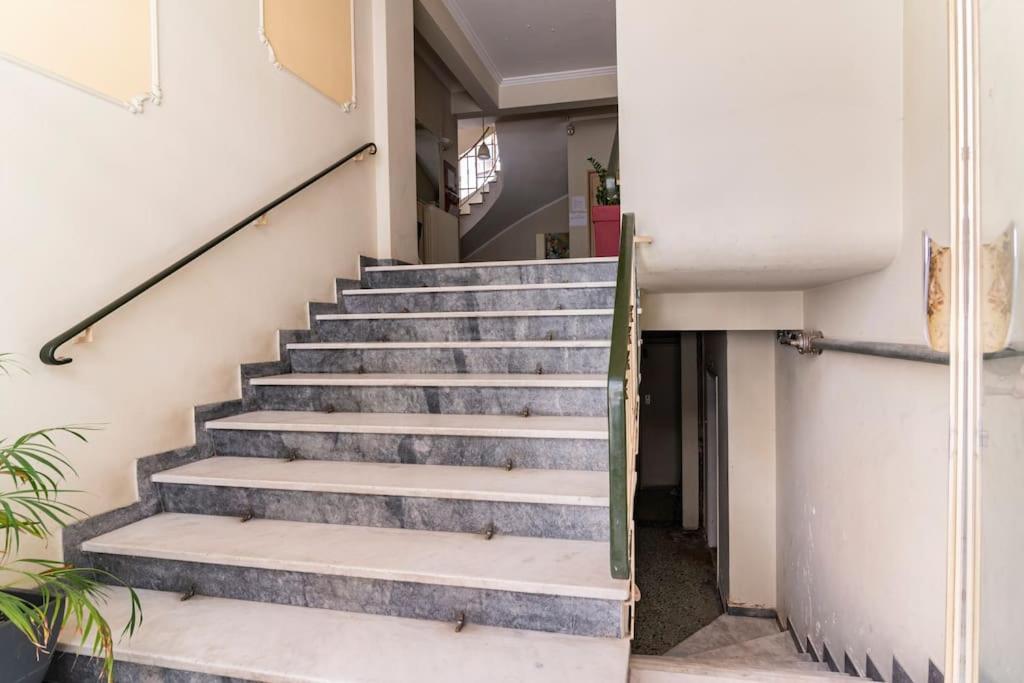Ferienwohnung Under The Hill Athen Exterior foto